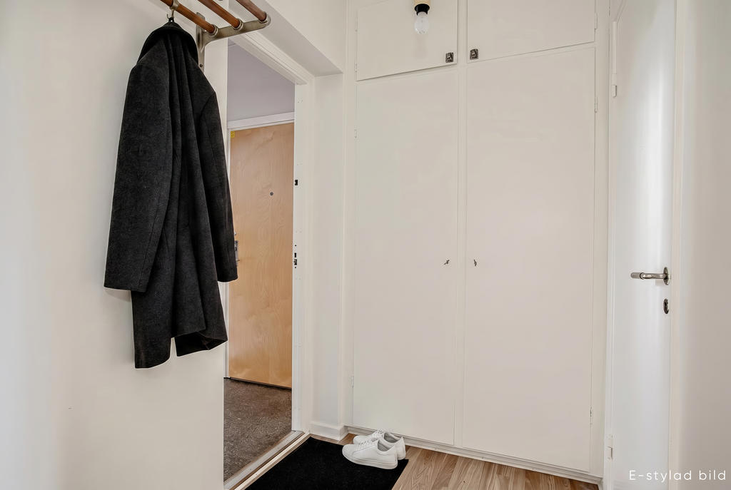 Hall med inbyggd förvaring