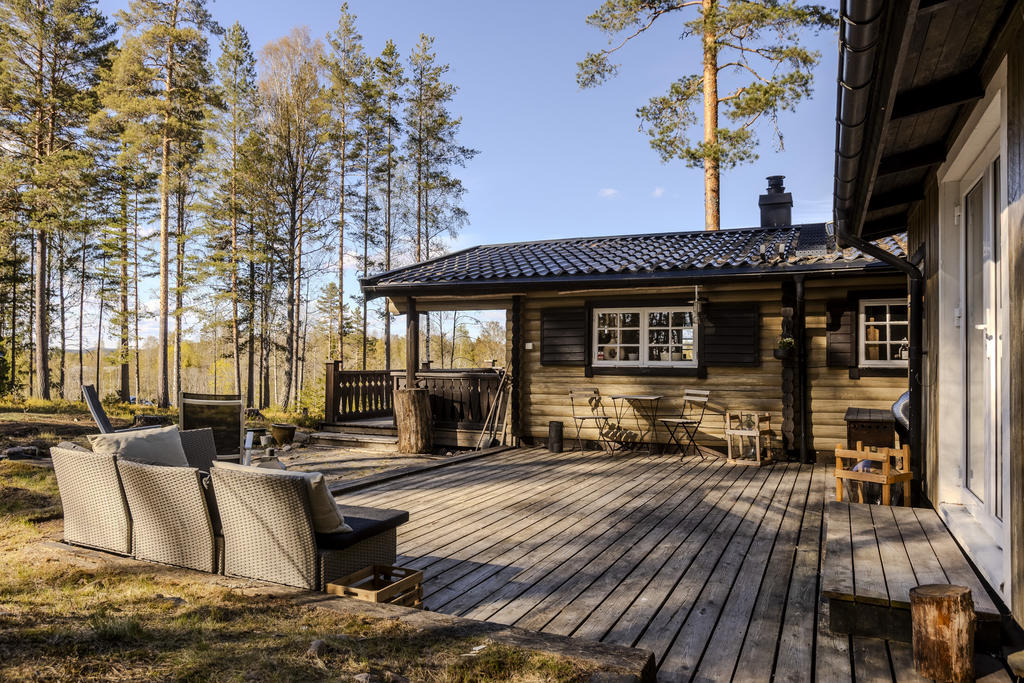 Stor altan utanför husen