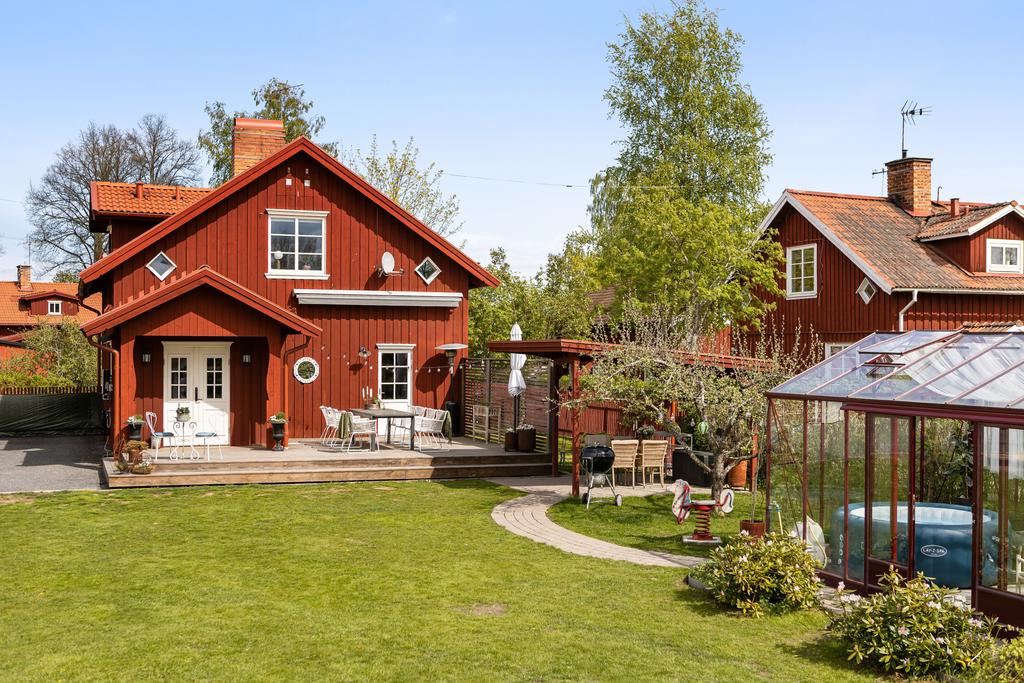 Välkommen till vackra Krondikesgatan 27!