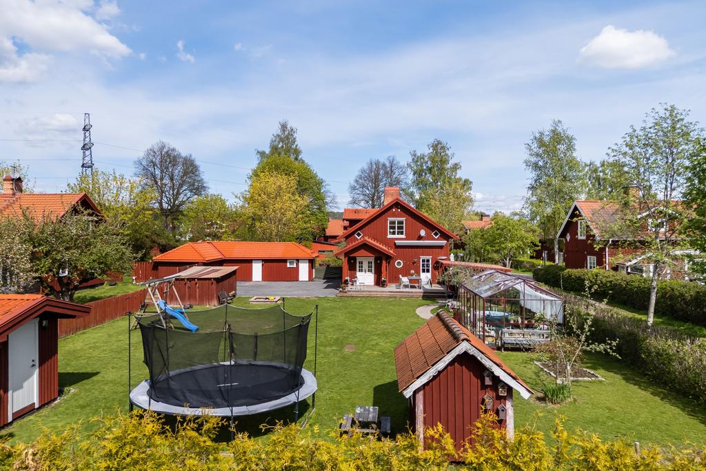 Vy över gården. 