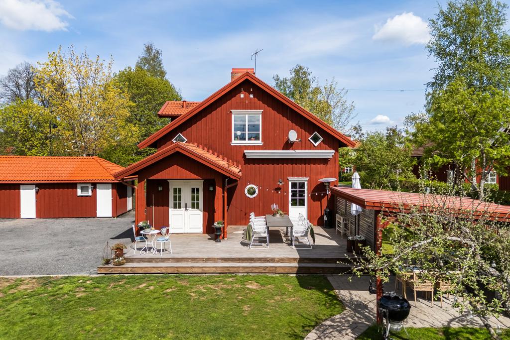 Huset har genomgått omfattande renoveringar genom åren.