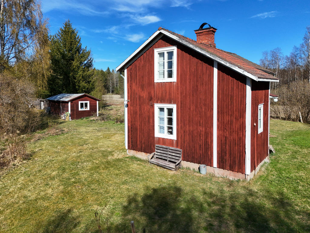 Fasad i väster. 