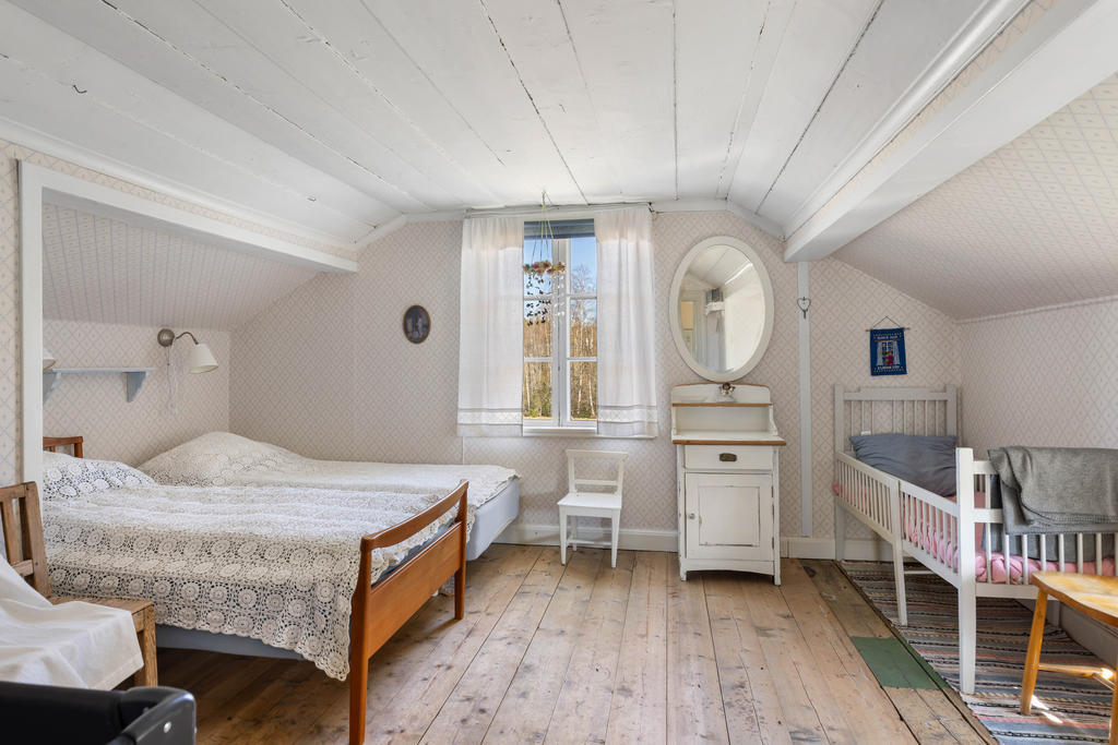 Sovrum 2 på övervåningen. 