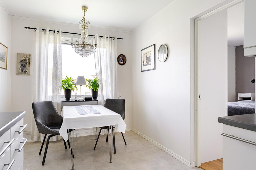 Matplats vid fönster