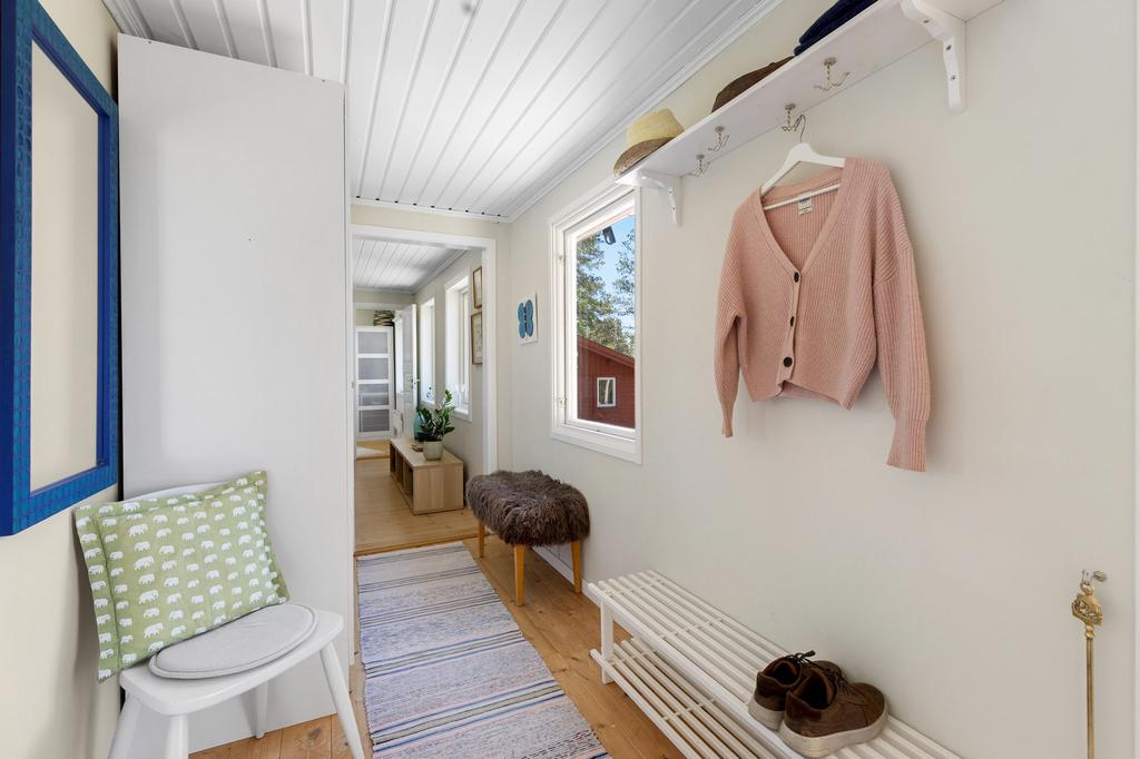 Hall med garderobsförvaring