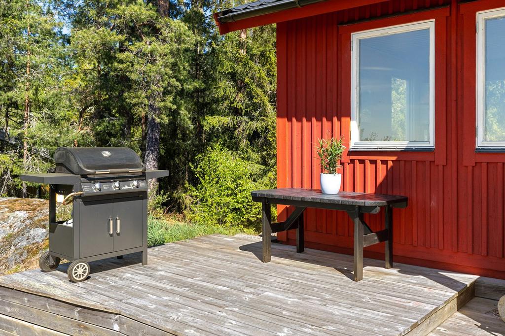Upphöjd grillplats på en del av uteplatsen
