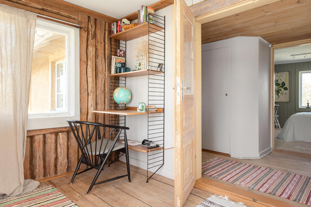 Övre hall med liten kontorsdel