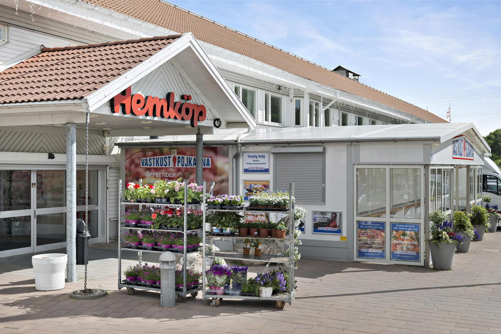På Kungsporten finns Hemköp och stor fiskvagn