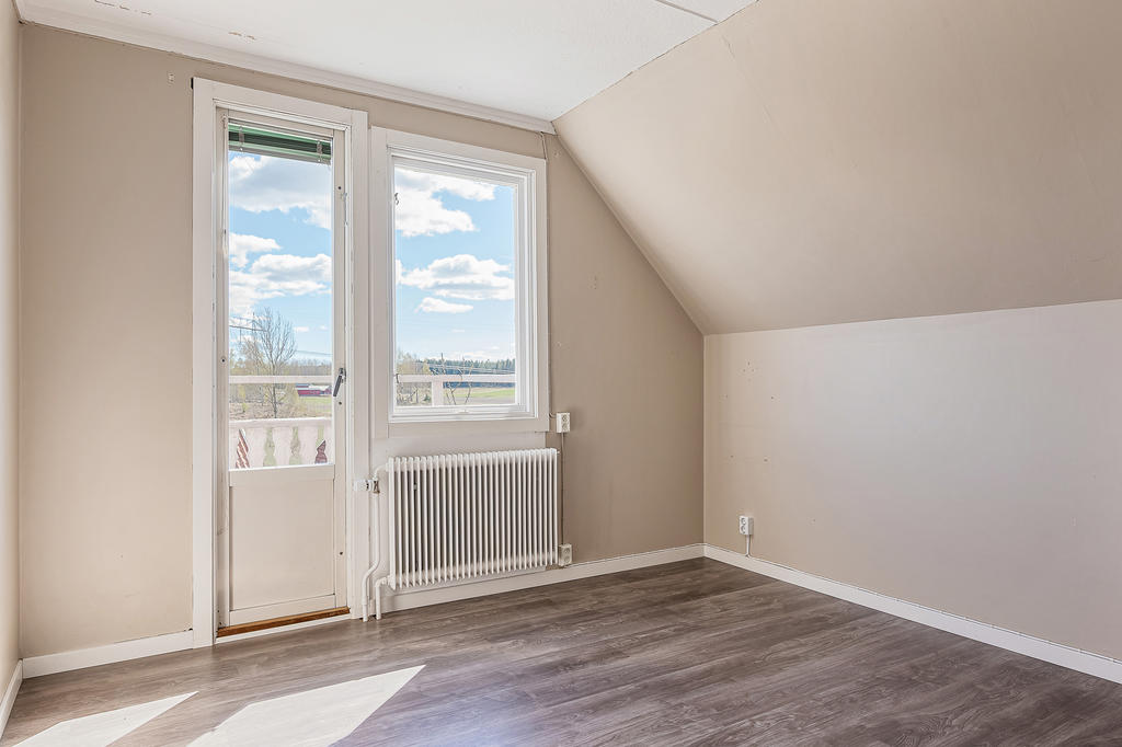 Sovrum 1 med balkong