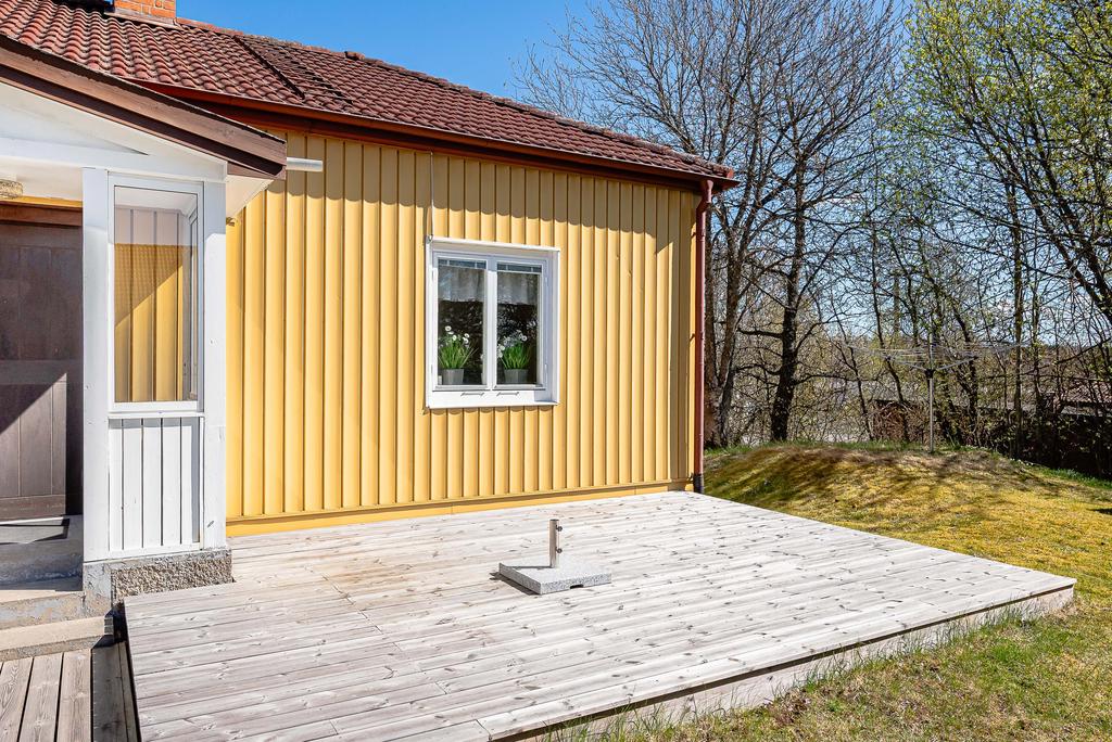 Rejäl altan med västerläge
