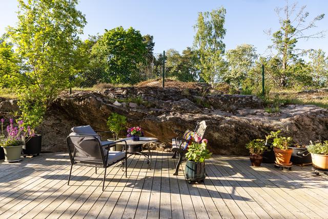 Höglundavägen 1B, Öster