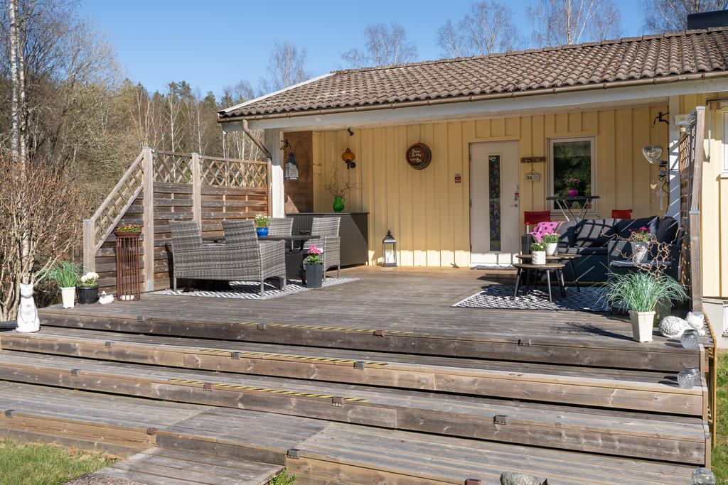 Stor och trivsam veranda i soligt läge!