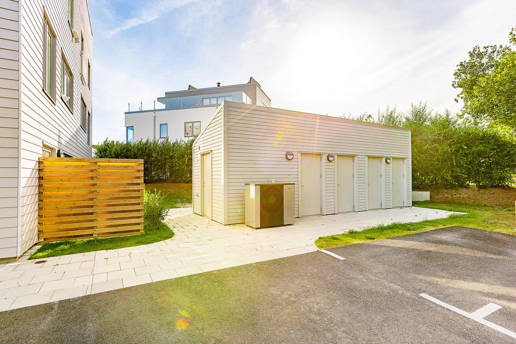 Förråd i separat länga