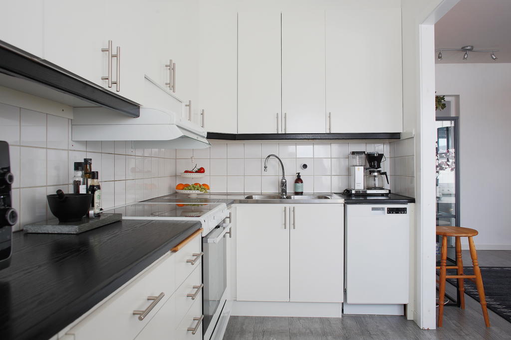 Fullt utrustad med vitvaror som inkluderar diskmaskin 