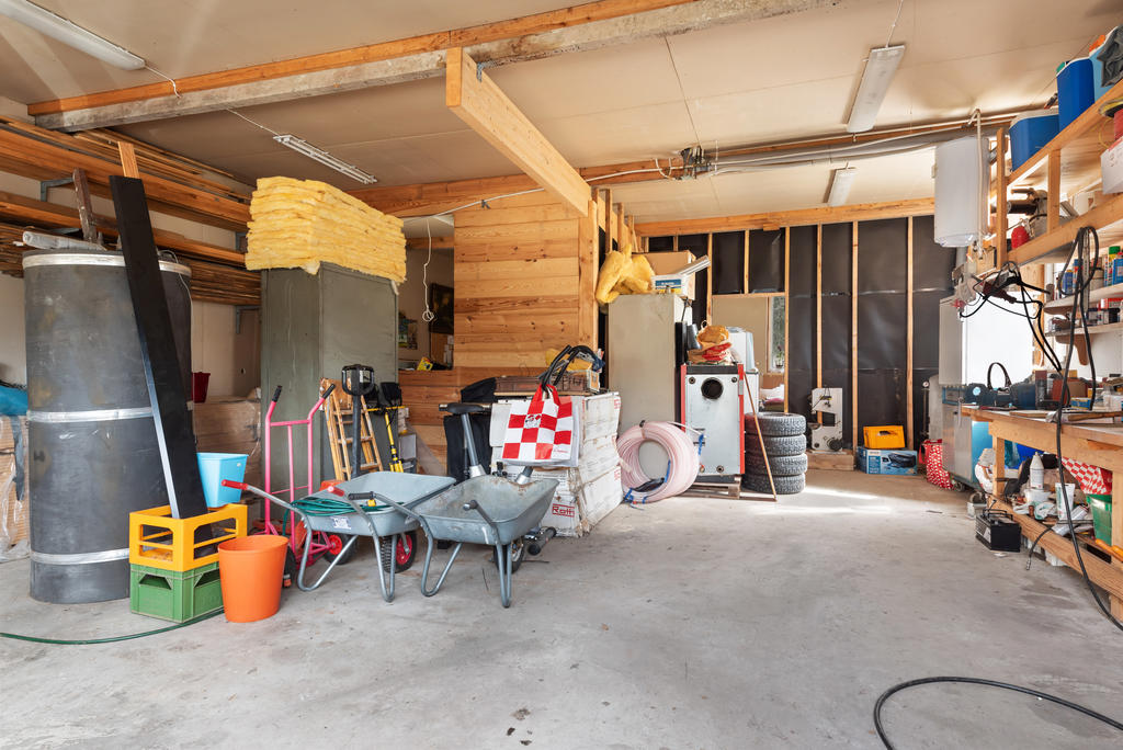 Rymligt garage på markplan