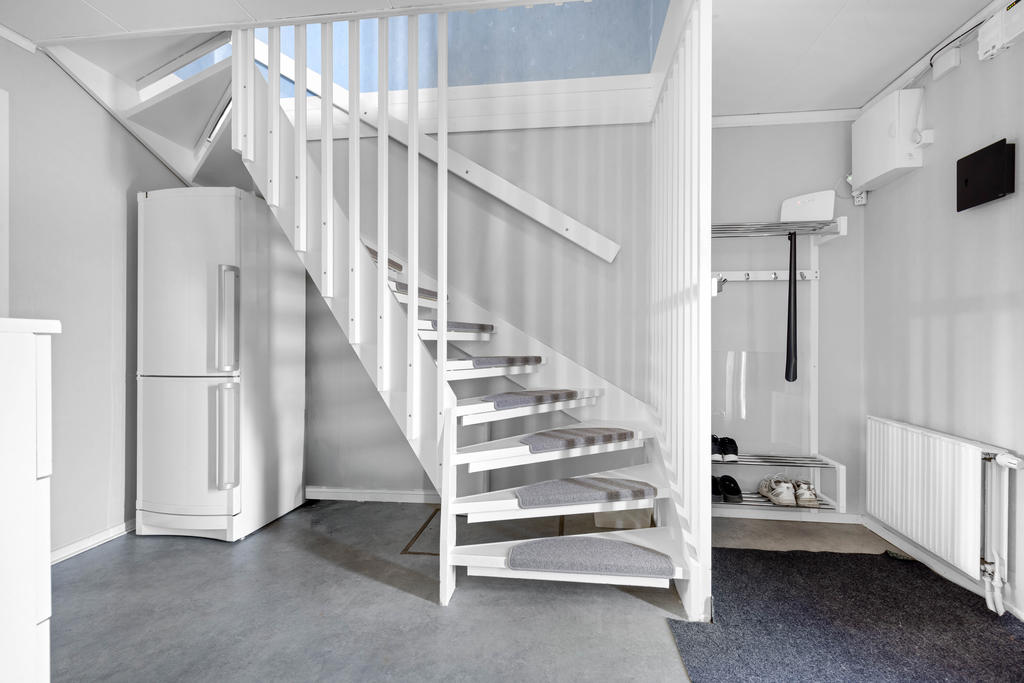 Trapp till ÖV från hallen