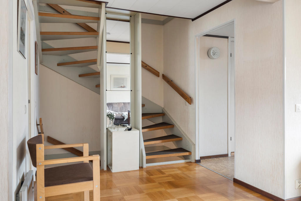 Trappa till ovanplan och källaren