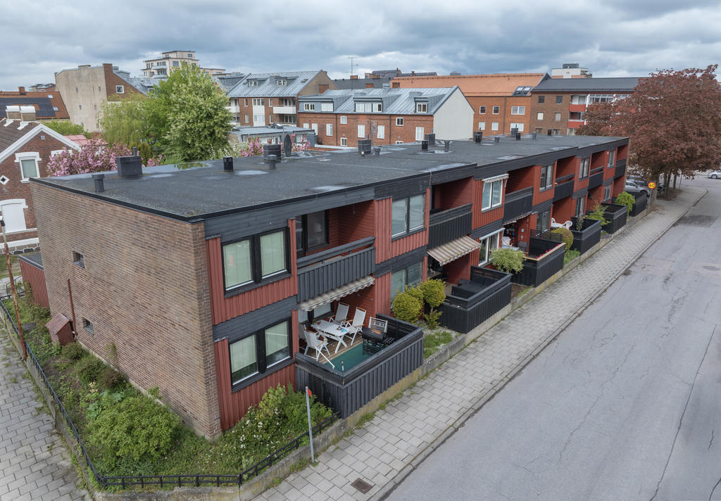 Uteplats och balkong mot Malmgatan