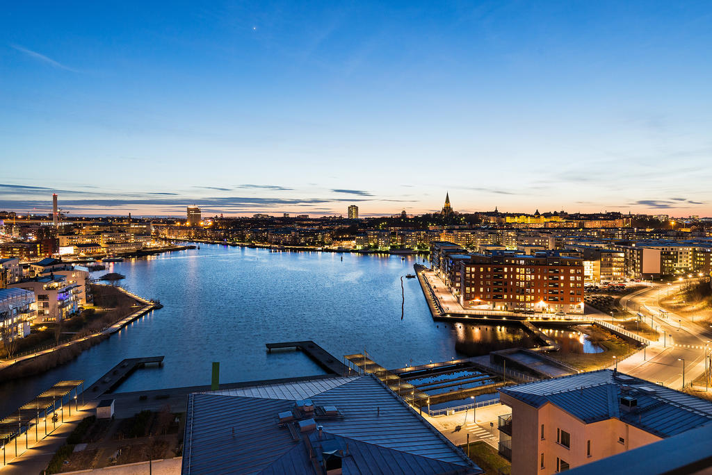 Utsikt kvällstid från föreningens takterrass.