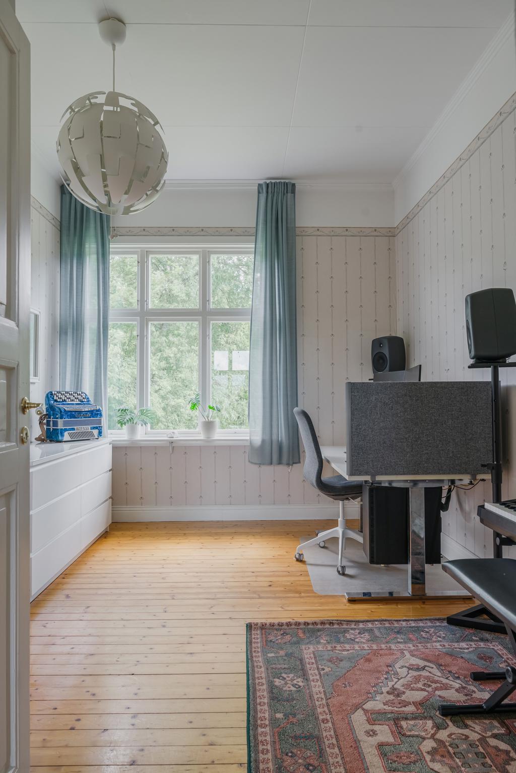 Sovrum 1/kontor på entréplan
