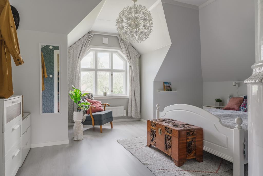 Stora sovrummet på övre plan