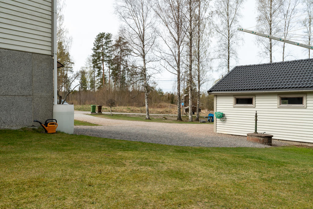 Uppfart in till gården