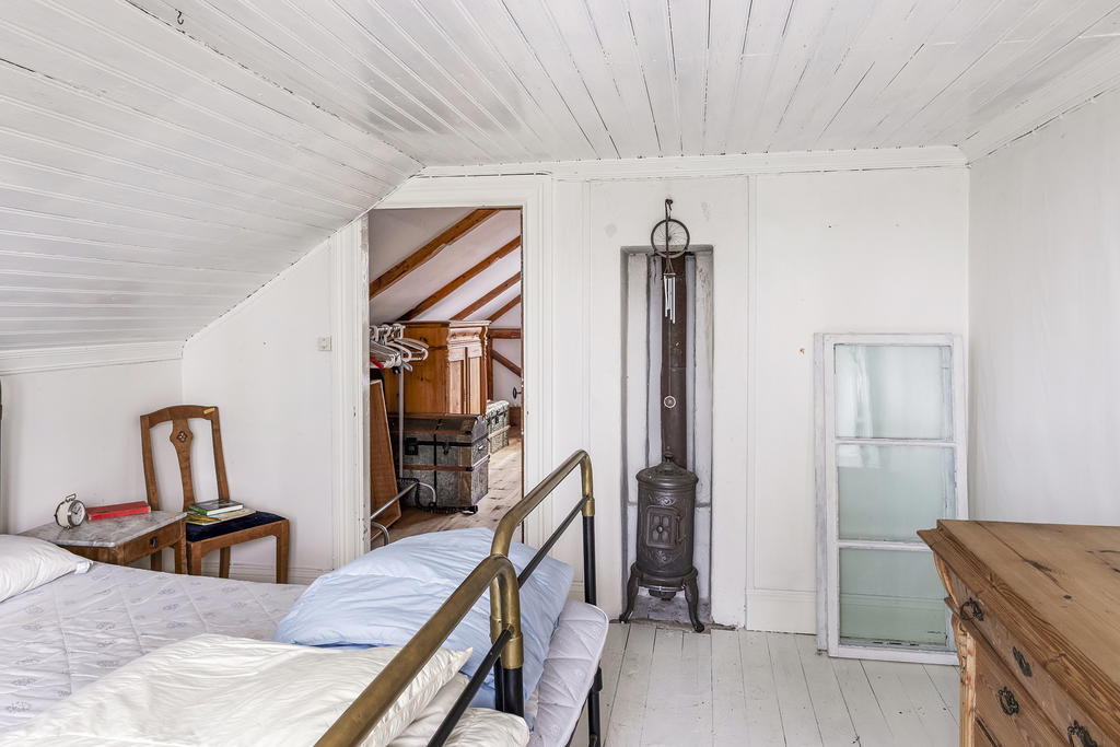 Sovrum med kamin