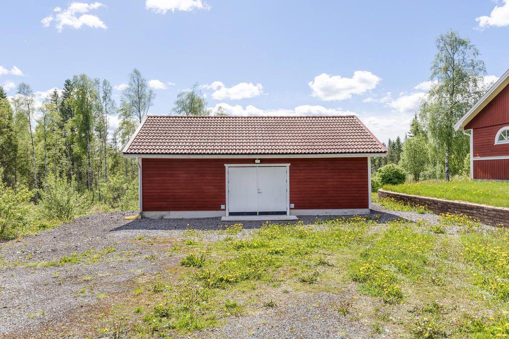 Stall/Garage om ca 65kvm.