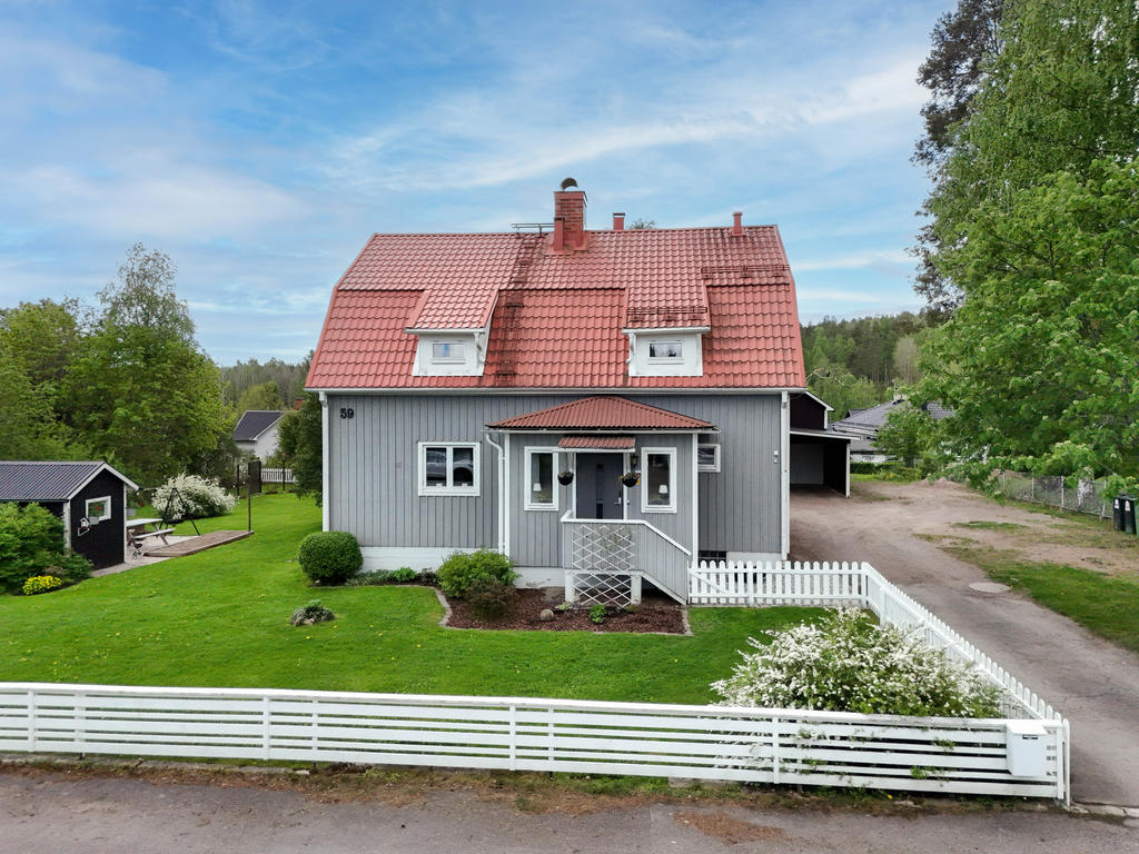 Entré från norr.