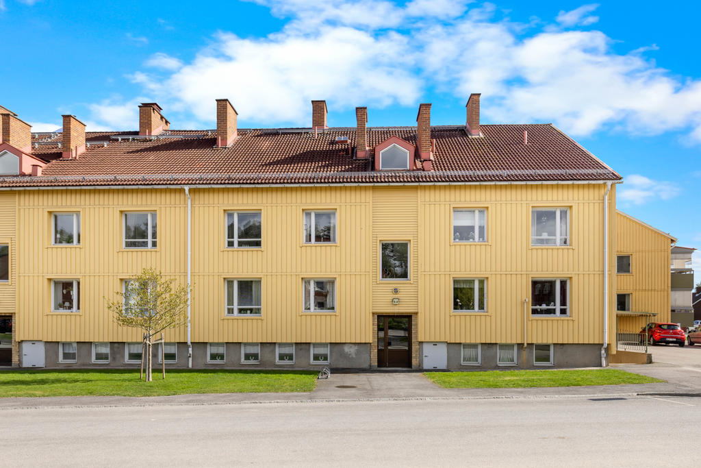 Entré i genom port 6A, belägen i norr. 