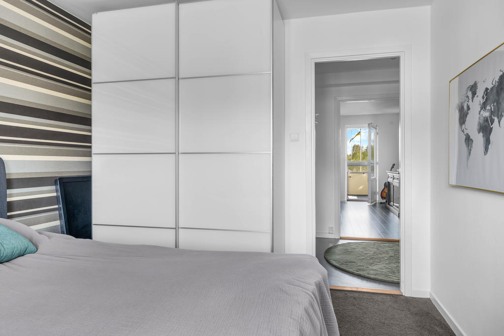 Garderober i sovrum. 