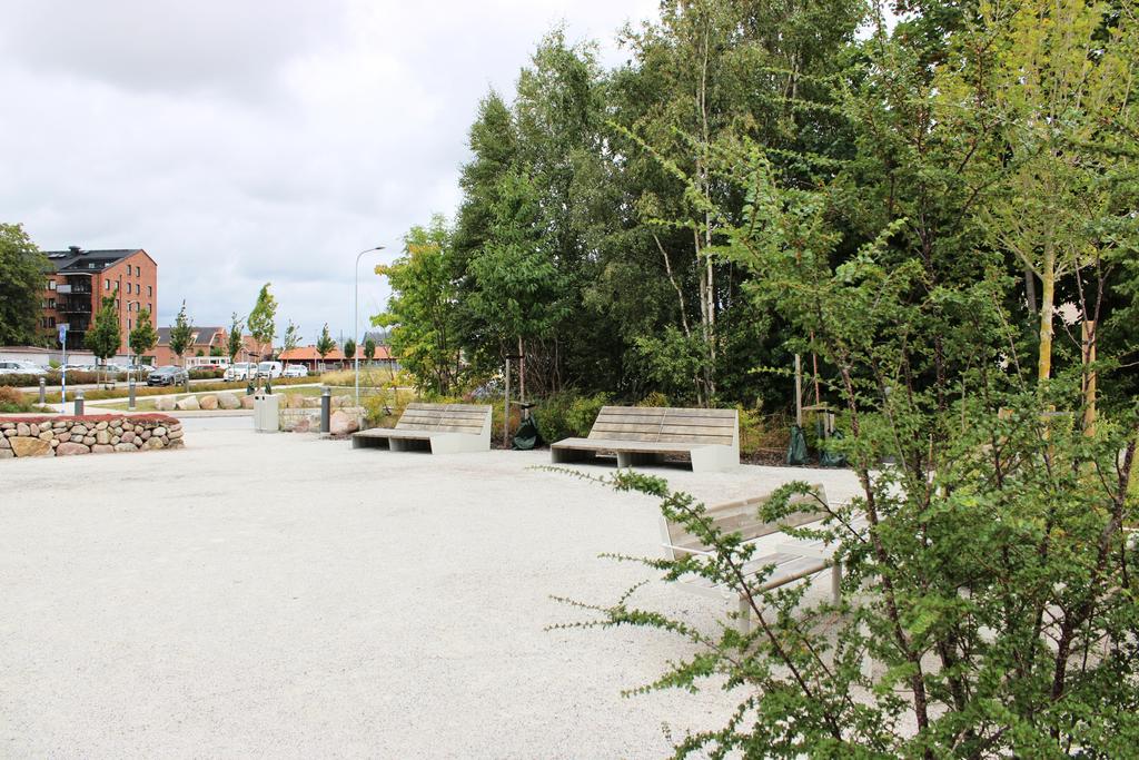 Vacker park i anslutning till fastigheten.