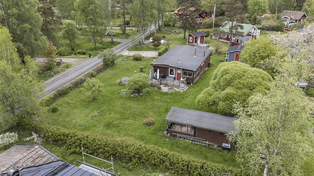 Trädgårdstomt med grönytor