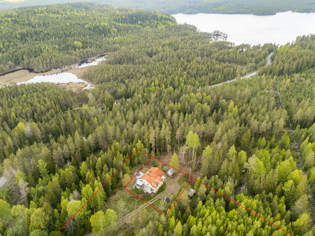 Fastigheterna är belägna i närheten av Övre Valsan (Linjerna är ungefärliga!)
