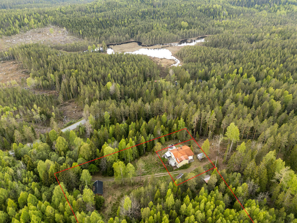 Fastigheterna är belägna i närheten av Övre Valsan (Linjerna är ungefärliga!)