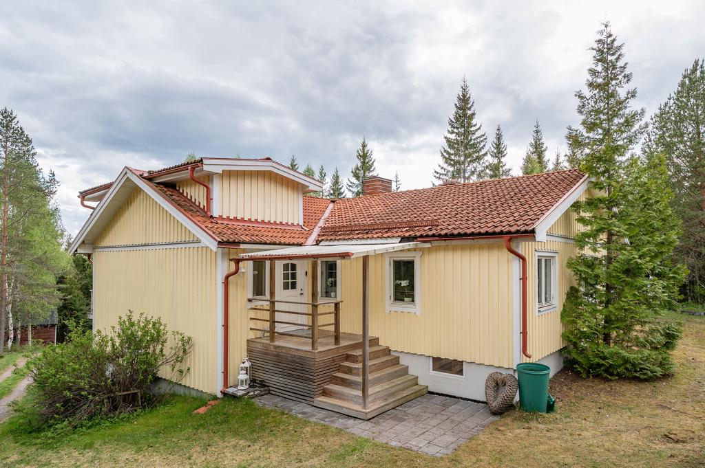 Entrésidan av huset