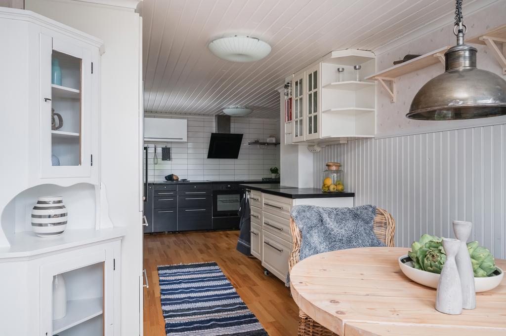 Köket sett från matplatsen