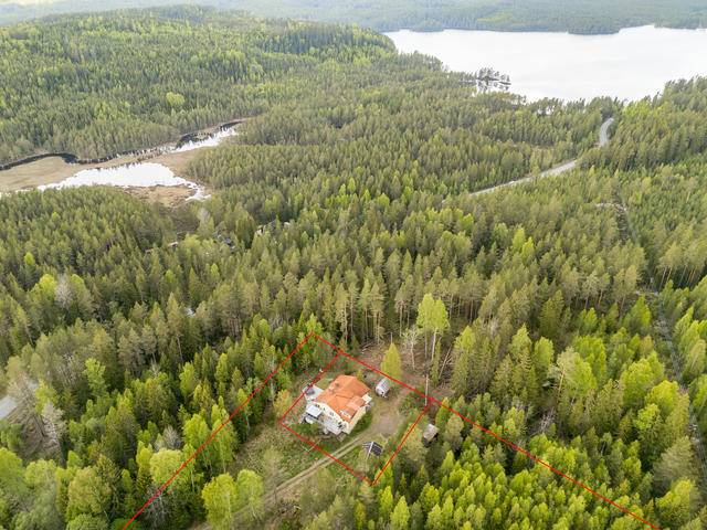 Fastigheterna är belägna i närheten av Övre Valsan (Linjerna är ungefärliga!)