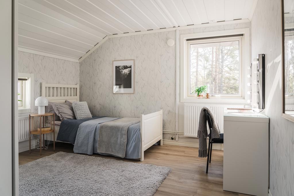 Sovrum 2 på övre plan