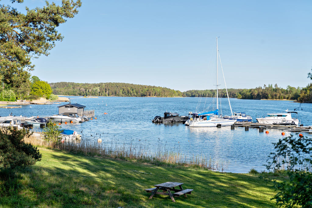 Närhet till badplats och båtbrygga