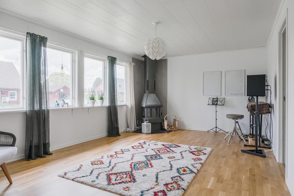 Vardagsrum med kamin