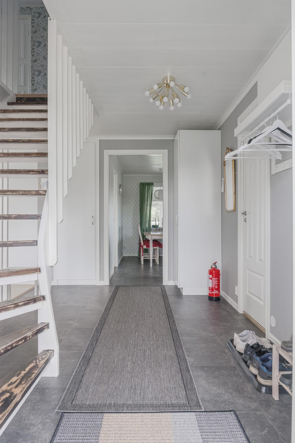 Entréhall mot kök