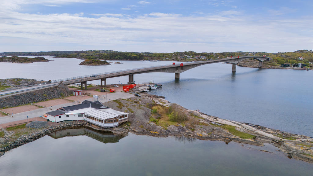 Instöbron och resturang Instö Kök & Bar på Rökan