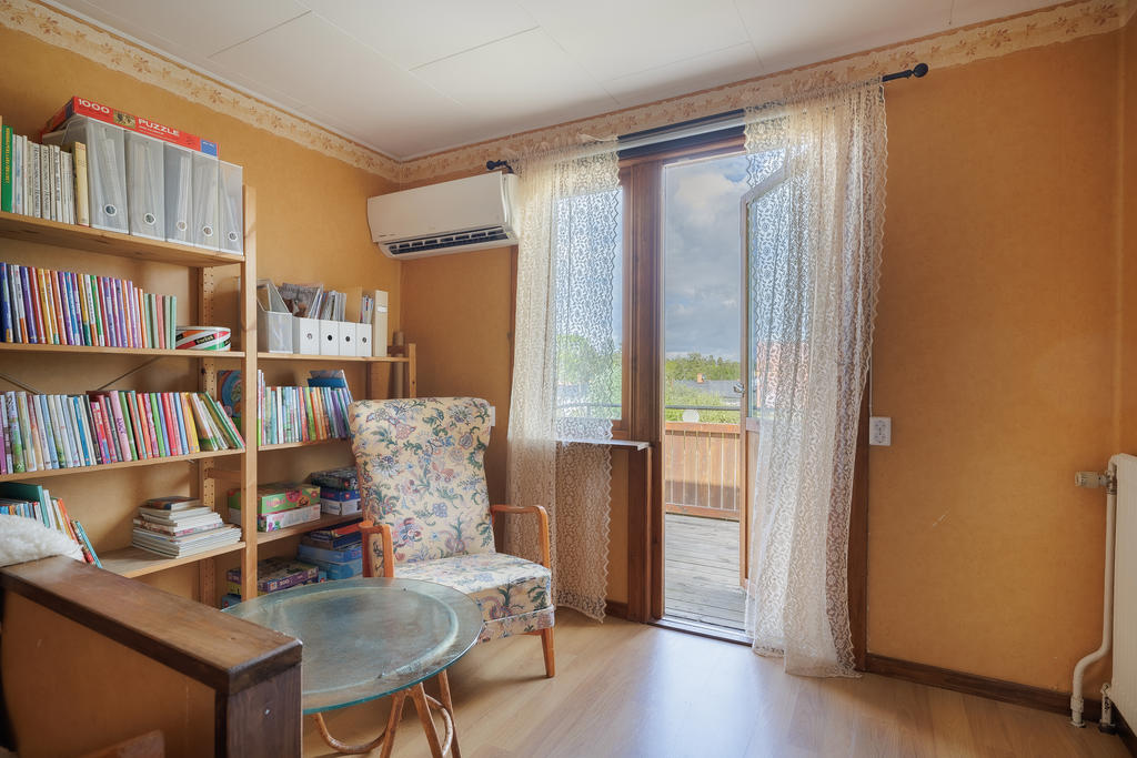 Övre hall med utgång till balkong