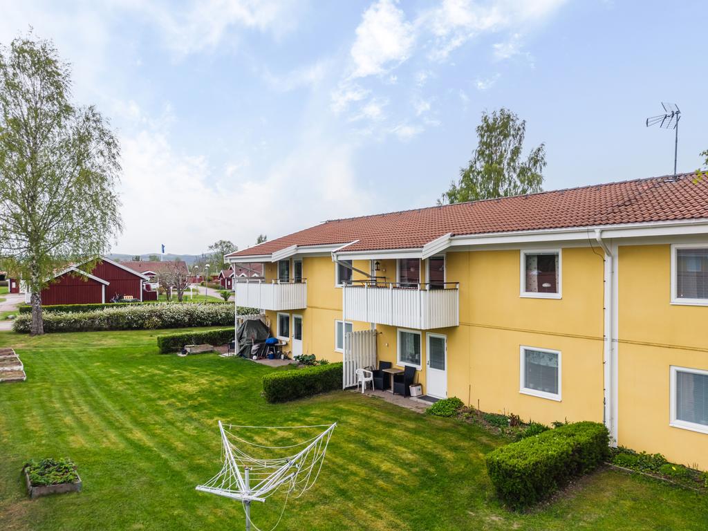 Balkong mot trädgården