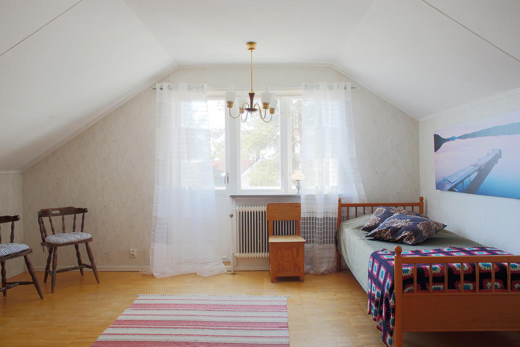Sovrum 4 med utgång till balkongen 