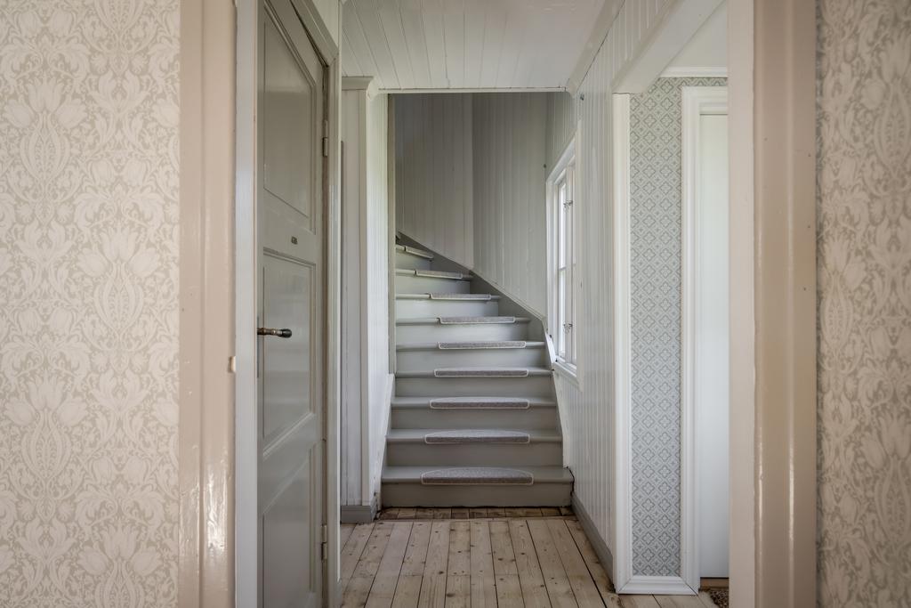 Hall mot andra våning