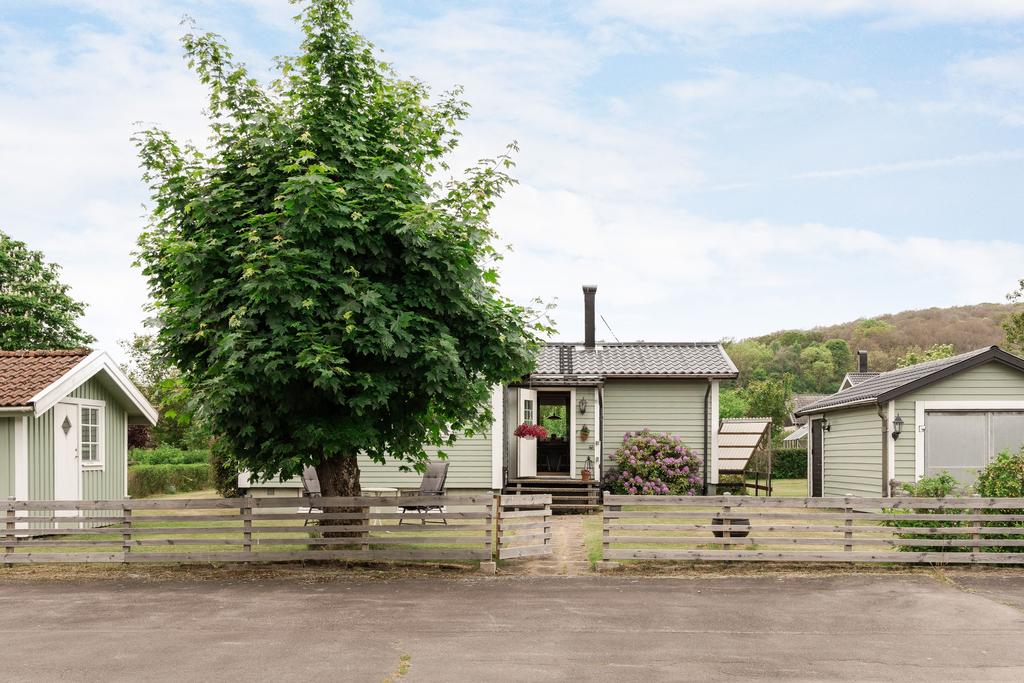 Vyn från gatan mot huset