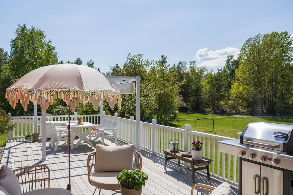 Härlig utemiljö – en perfekt plats att njuta av solen hela dagen.