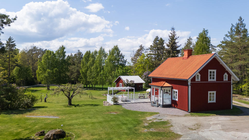 Här erbjuds du en unik möjlighet att förverkliga drömmen om livet på landet.